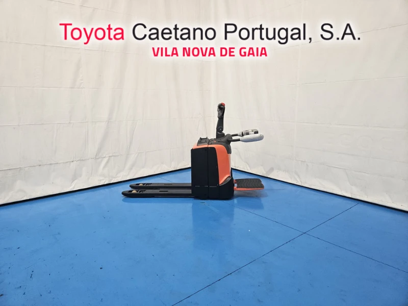 Porta Paletes Elétrico com Plataforma LPE200