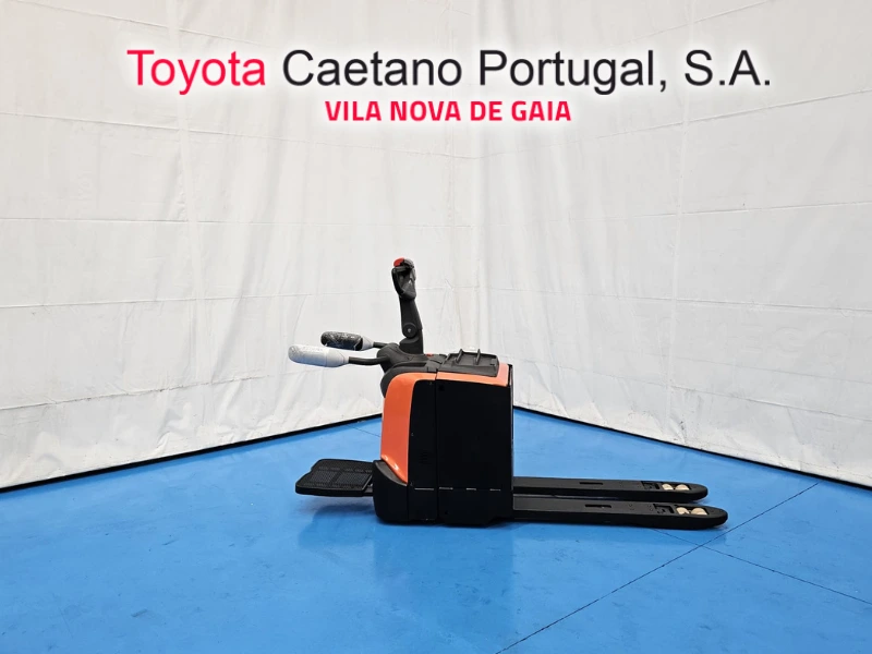 Porta Paletes Elétrico BT Levio com Plataforma 2018