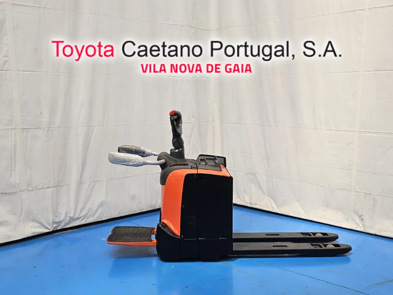 Stacker Elétrico LPE200 com plataforma – 6521497