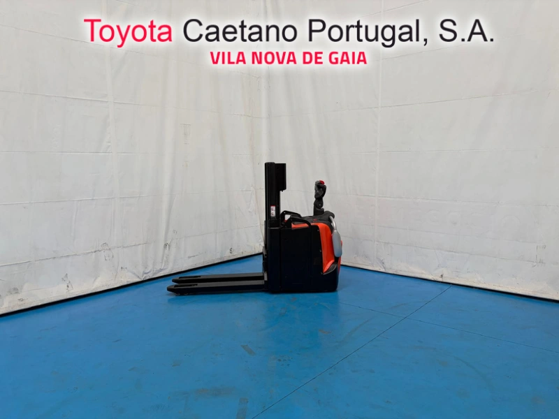 Stacker Elétrico SPE200D – 6718109